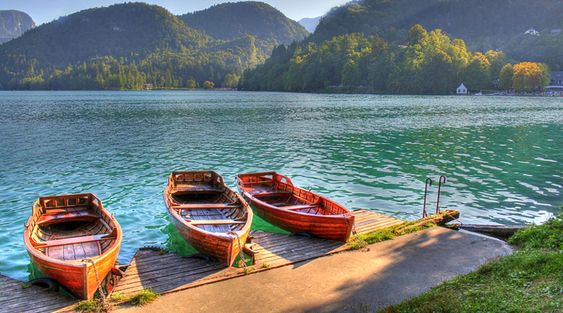 Go Boating on Venna Lake